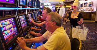 Người dùng Việt Nam chơi baccarat live dealer trên điện thoại tại ph69